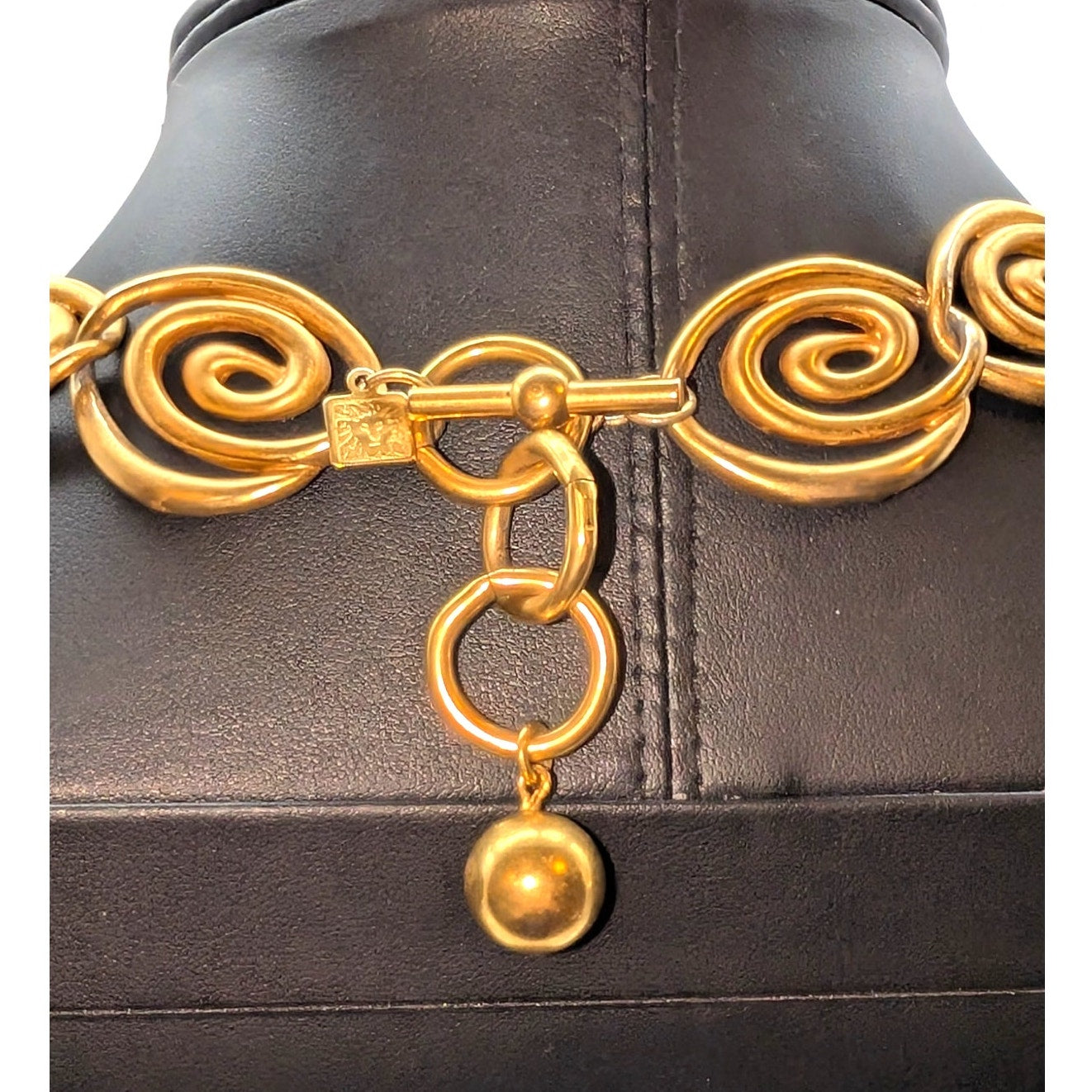 Vintage Anne Klein Modernist Signed Gold Tone Satin Finish Swirl Link Necklace