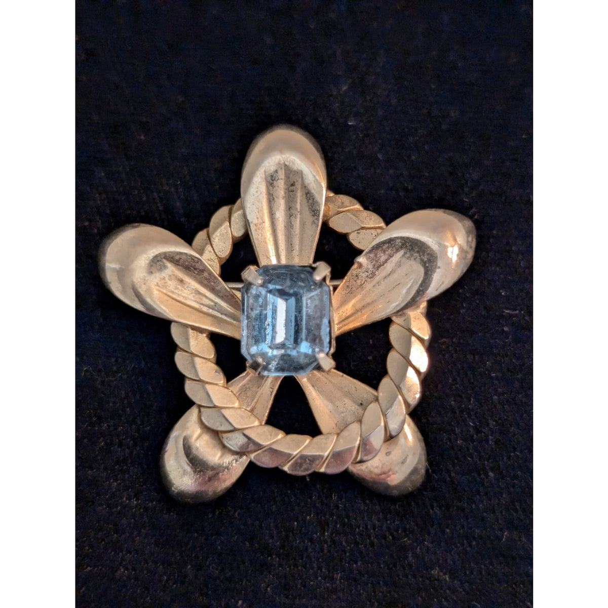Vintage Gold Tone Emerald Cut Light Blue Stone Rope Flower Brooch