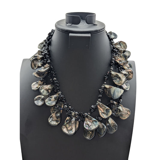 Vtg Three Strand Shell Teardrop Dangle Black Onyx Chip Glass Bead 20" Necklace