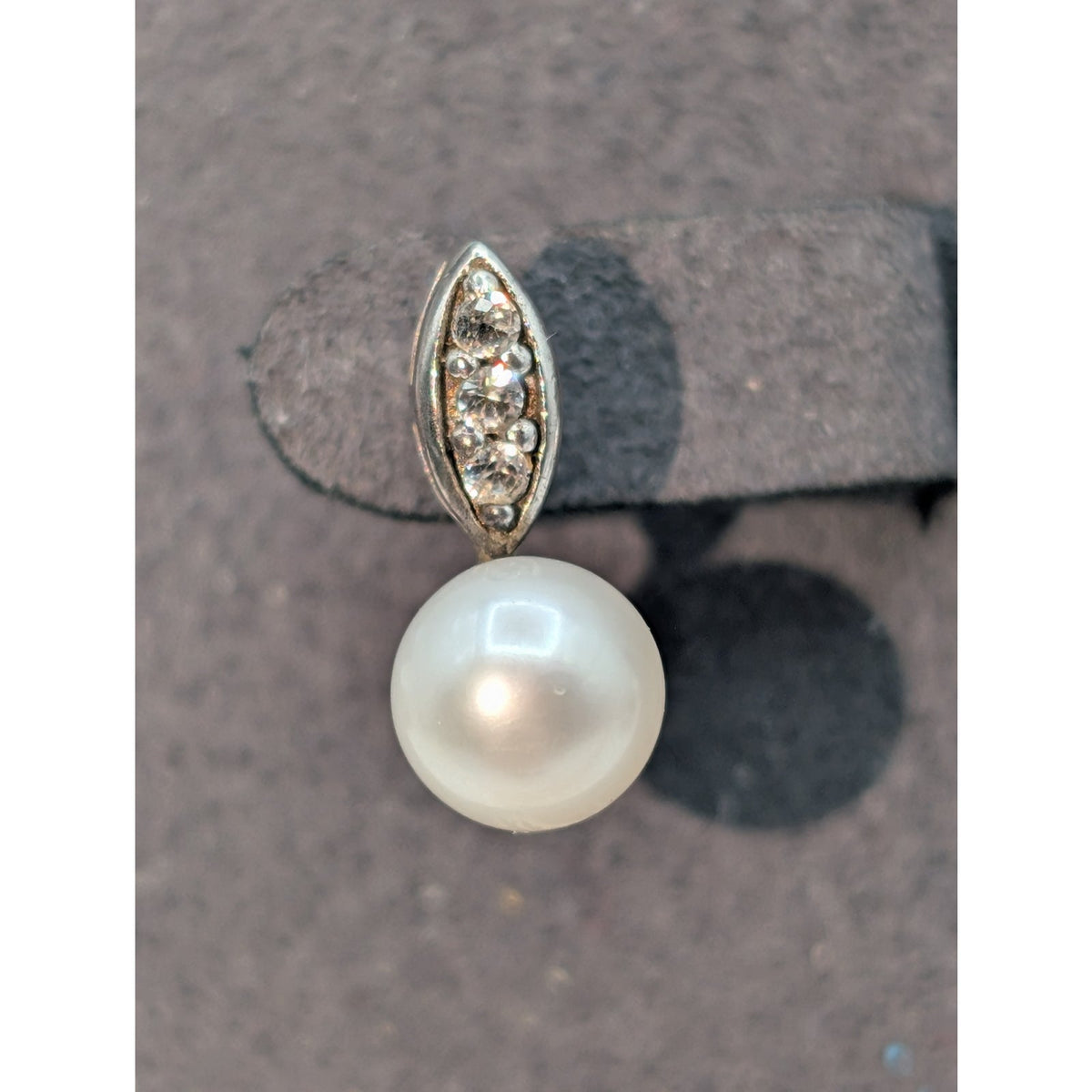 HN Heng Ngai 925 Sterling Silver Diamond Pearl Post Earrings