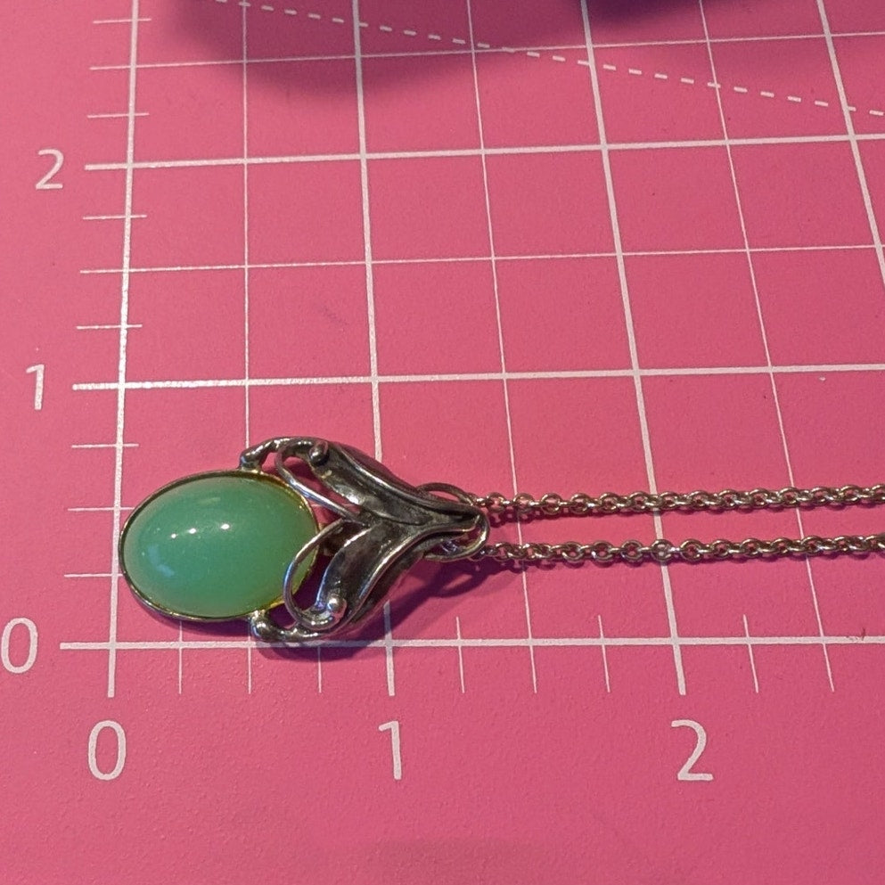 Vintage Sterling Silver Green Cabochon Pendant 18.5" Chain Necklace