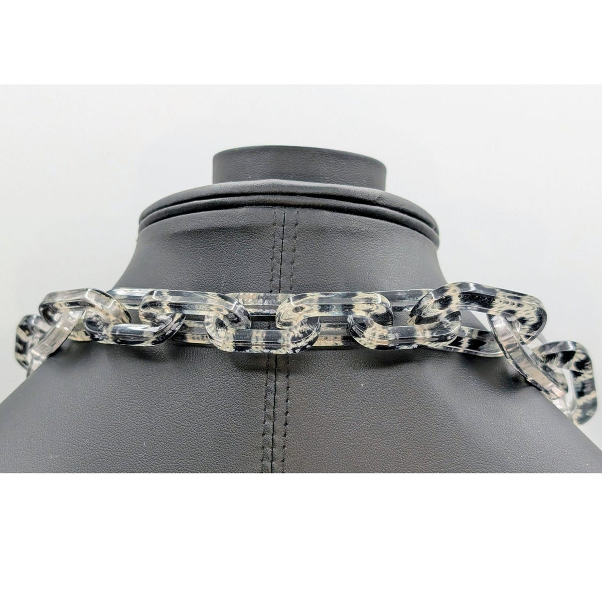 Zenzii Kelsey Gray Black Animal Print Chunky Resin Graduated Chain 36" Necklace