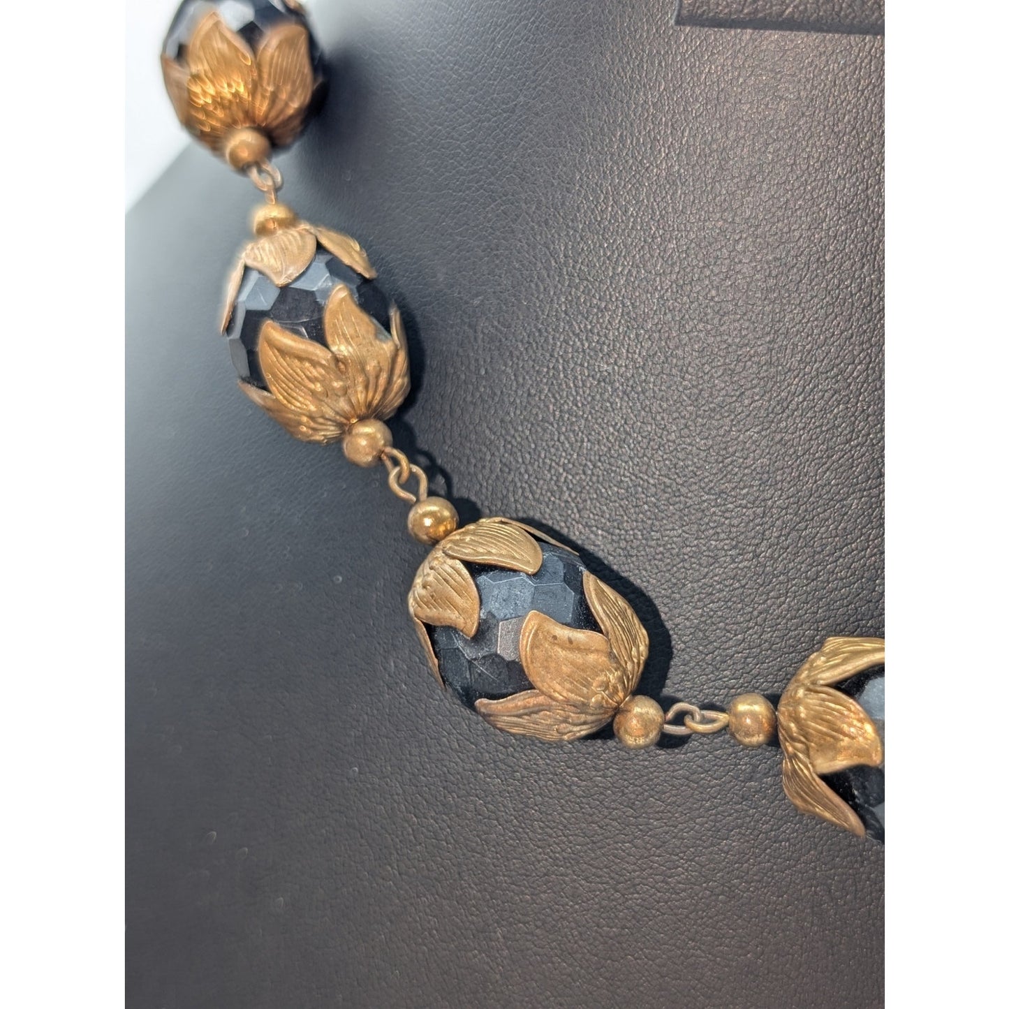 1940s Vtg Gold Tone Leaf Cradling Black Faceted Bead Hook Clasp Choker Necklace