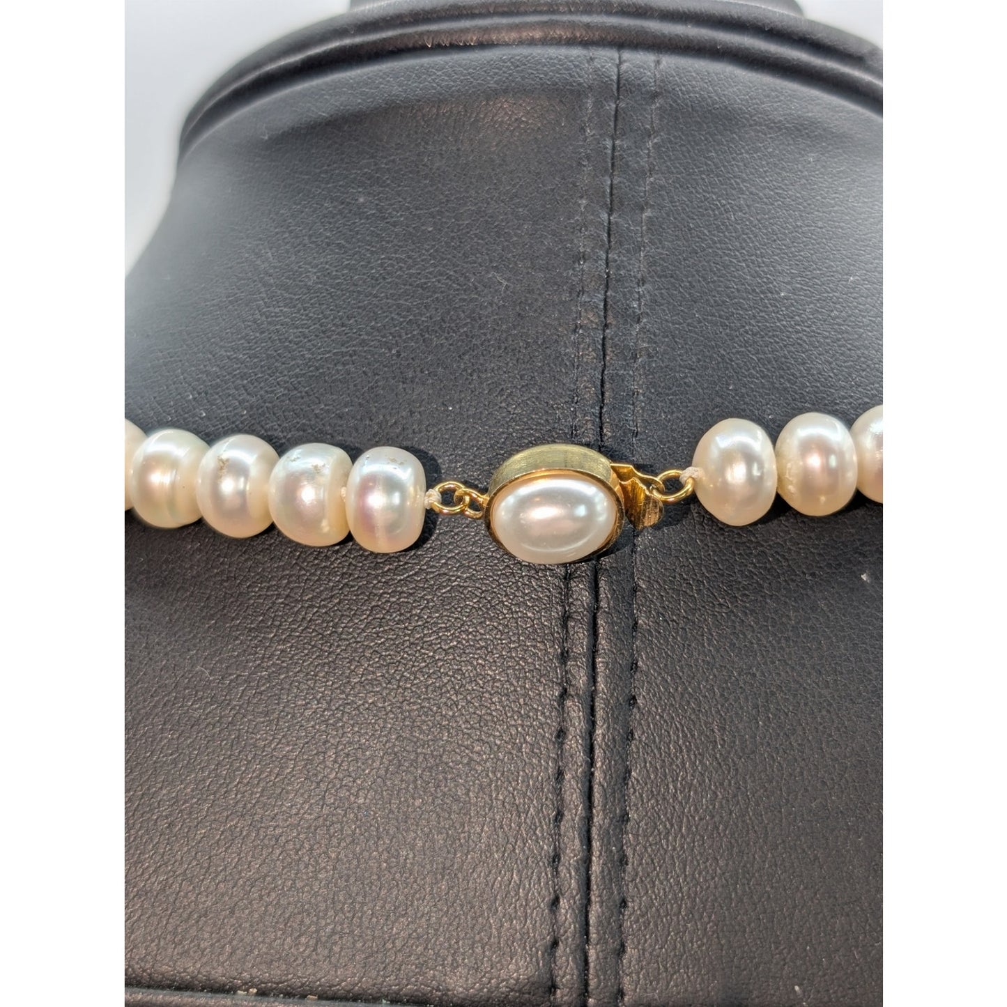 VTG Genuine Large Coin Freshwater Knotted Pearl Strand Gold Tone Slide In Clasp