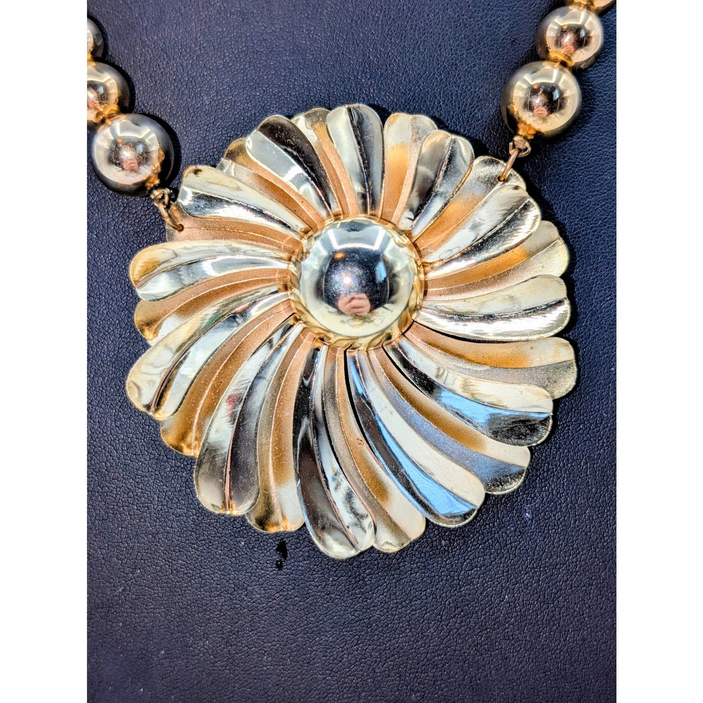 Vintage Gold Tone Large 3" Flower Center Pendant Gold Tone Bead 22"Necklace