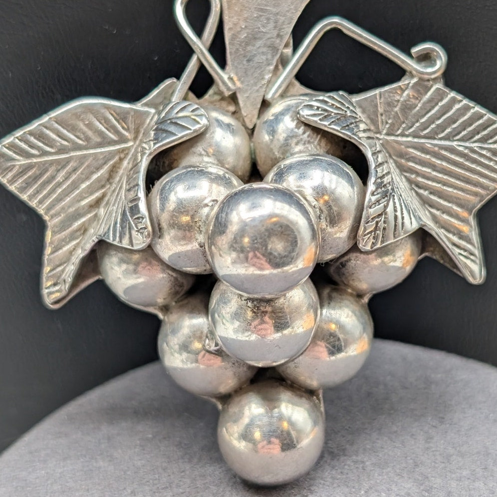 Vintage Taxco Mexico 925 Sterling Silver Chunky Figural Bunch of Grapes Brooch