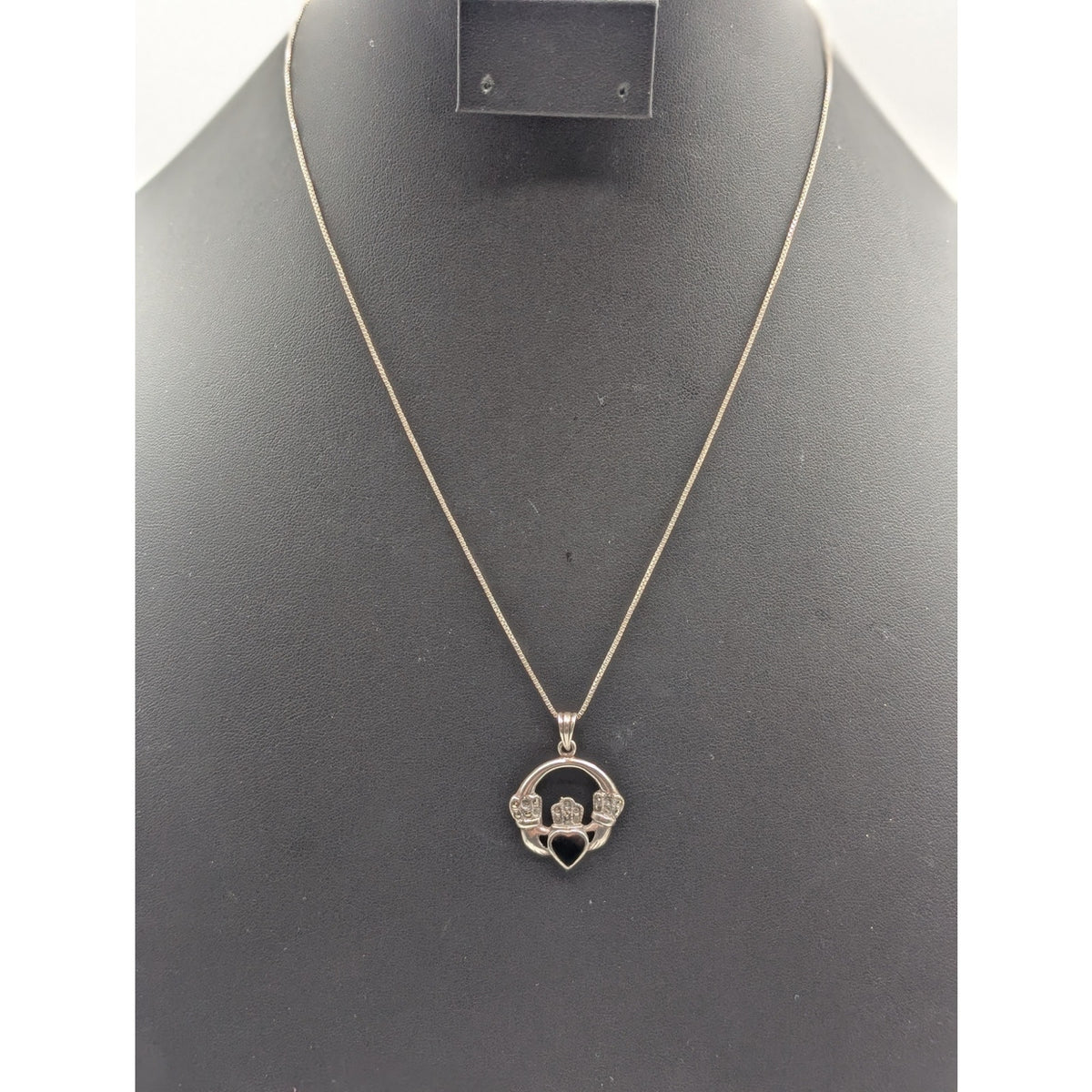 Vintage 925 Sterling Silver Irish Claddagh Onyx Heart Pendant Box Chain Necklace