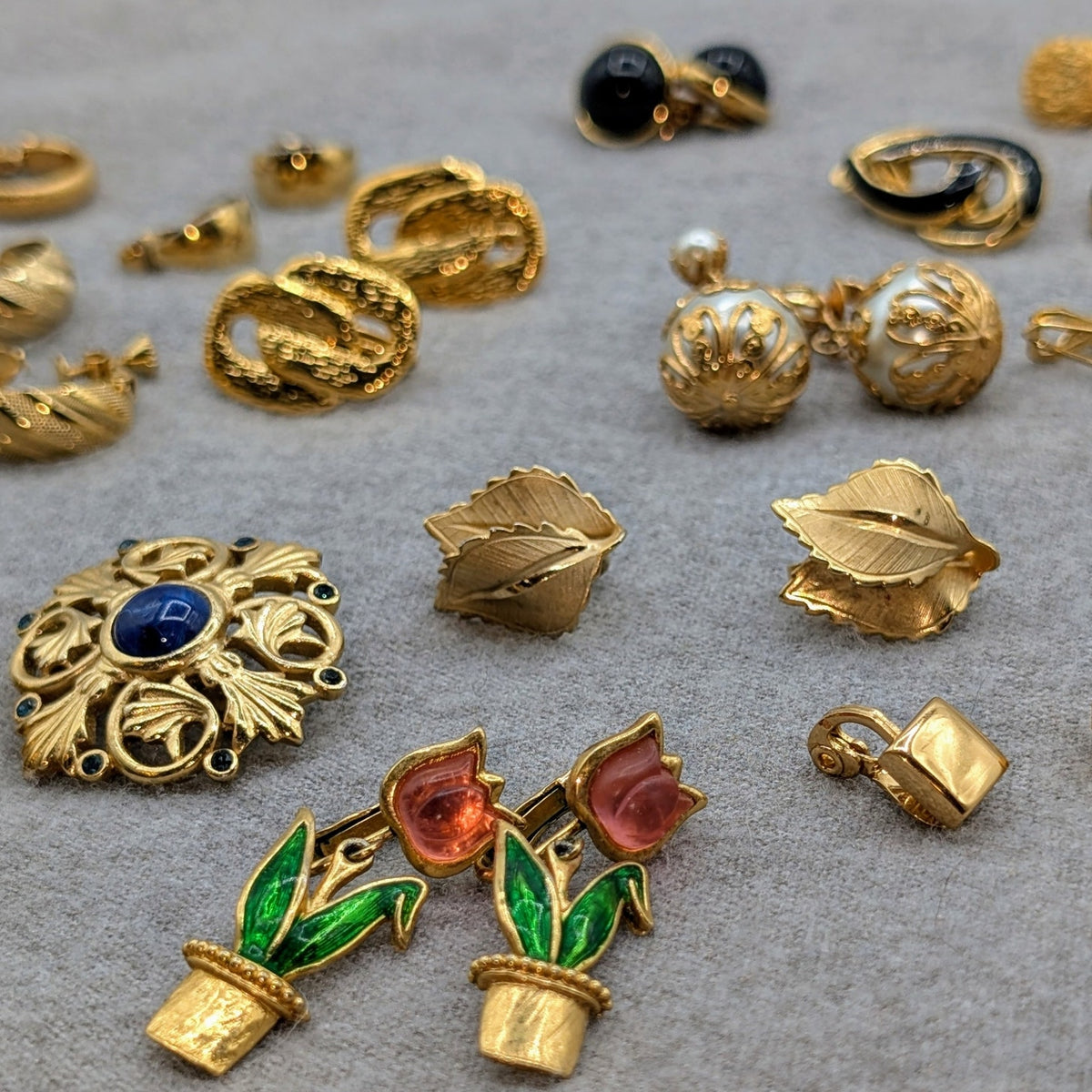 Lot of 18 Pair Signed Vintage Clip On Screw Back Gold & Silver Tone Earrings