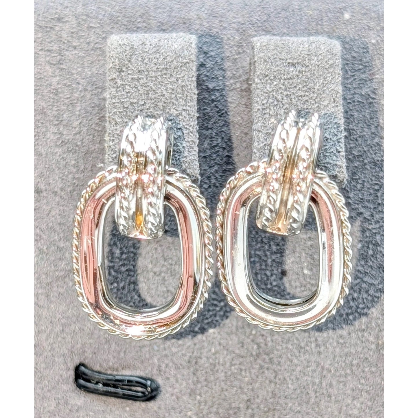 18K White Gold Textured Polished Oval Door Knocker Pierced Earrings Approx 4.70g