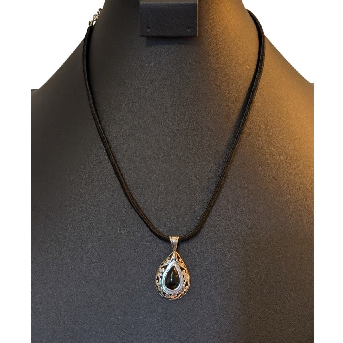 Vtg Jezlaine 925 Sterling Filigree Teardrop Onyx Pendant on 925 Cord Necklace