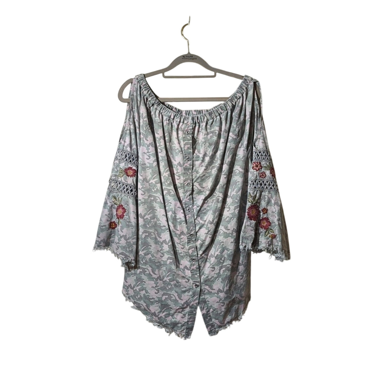 Billy T Camo Boho Embroidered Button Down Back Raw Edge Top Womens Sz M