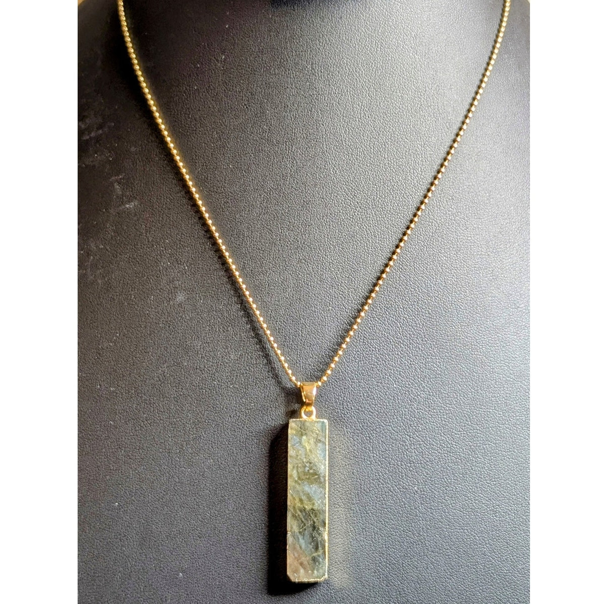 Vintage Green Stone Gold Tone Sides & Bead Ball Chain 18" Necklace