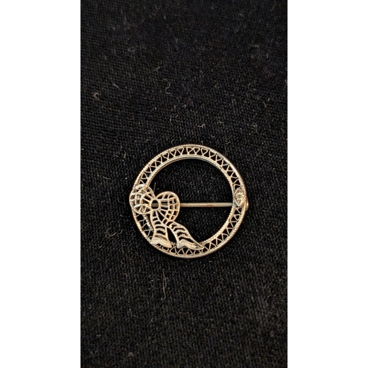Vintage Art Deco Sterling Silver Filigree Circle Ribbon Bow Brooch Spun Silver