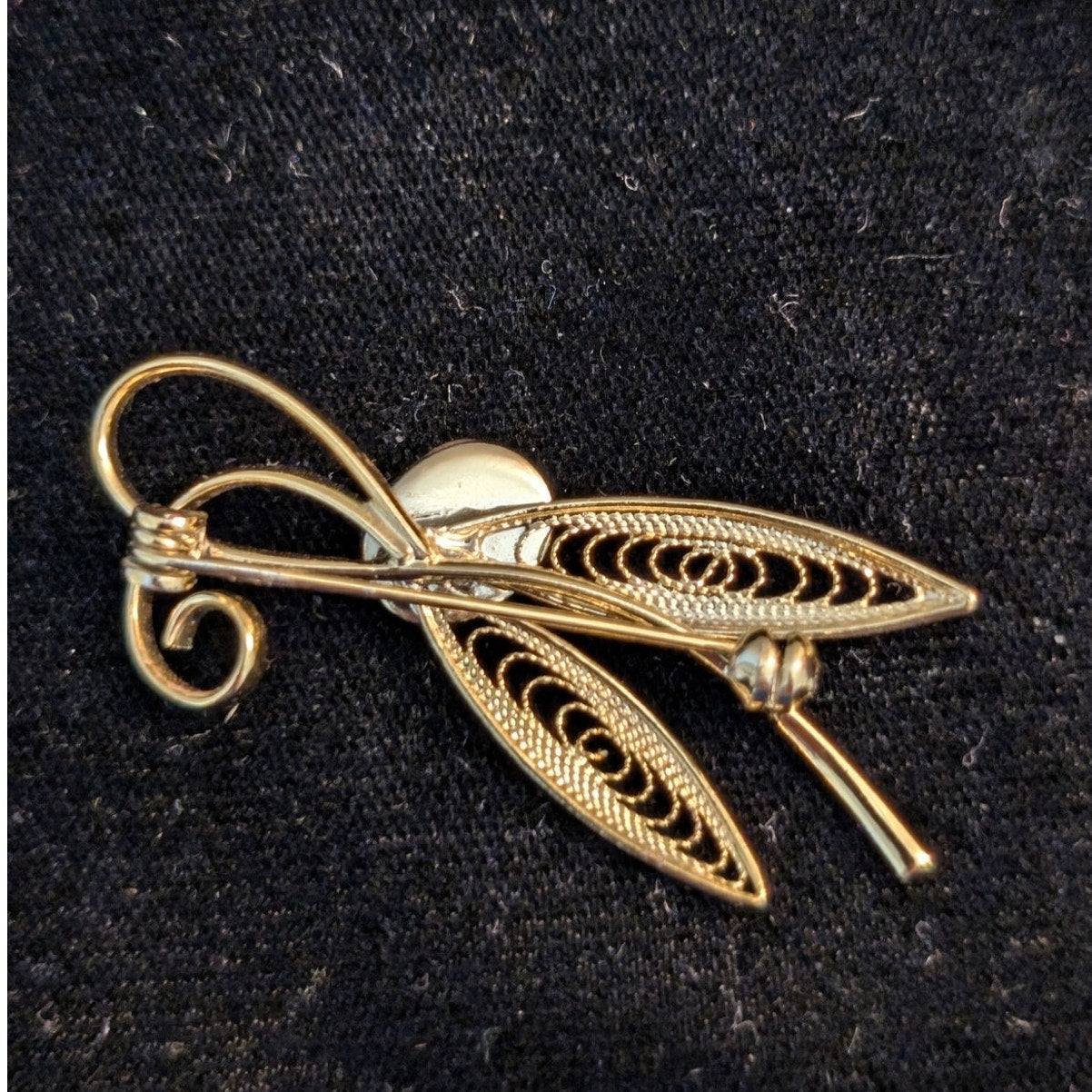 Vintage Gold Tone Goldstone Cabochon Filigree Curved Leaves Swirl Brooch