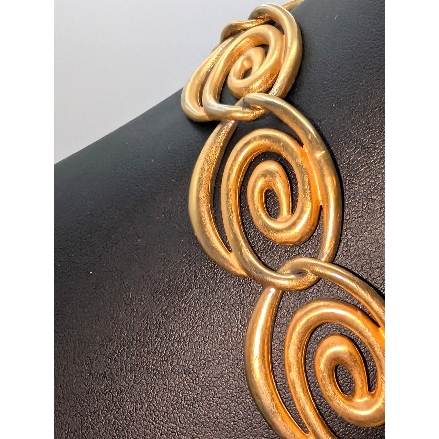 Vintage Anne Klein Modernist Signed Gold Tone Satin Finish Swirl Link Necklace