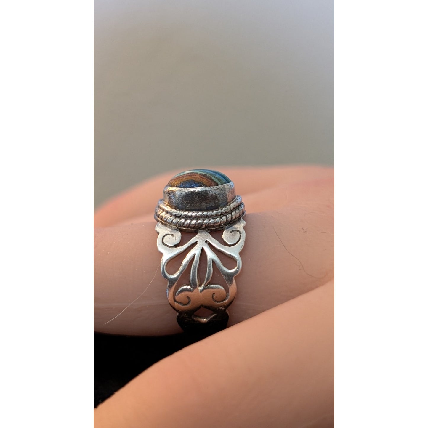 925 Sterling Silver Filigree Rainbow Calsilica Stone Ring Size 6.25