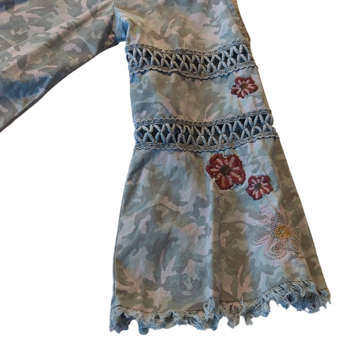 Billy T Camo Boho Embroidered Button Down Back Raw Edge Top Womens Sz M