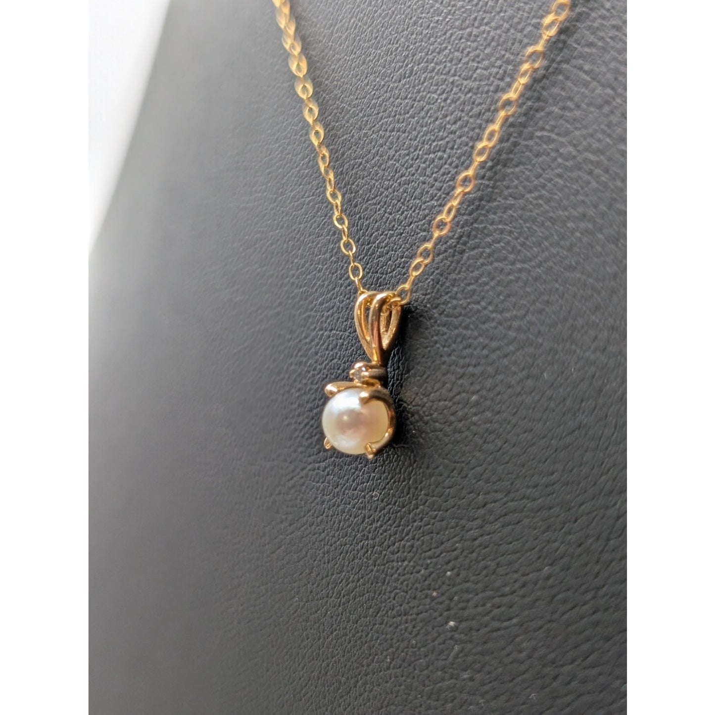 14K Yellow Gold Approx. 5mm Genuine Pearl & Diamond Pendant Chain 18" Necklace