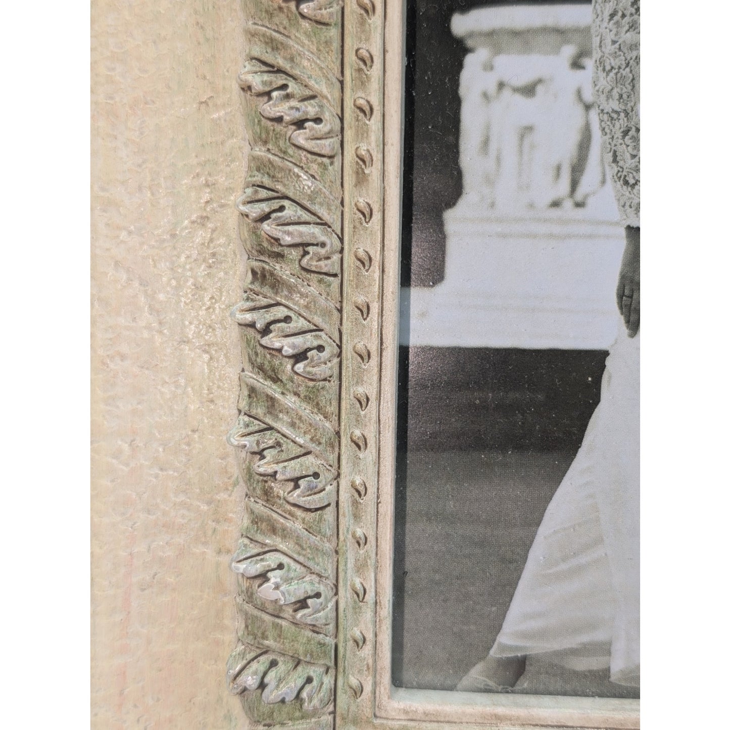 Vintage Antiqued Cream W/ Slight Green Tint 5"X7" Photo Frame