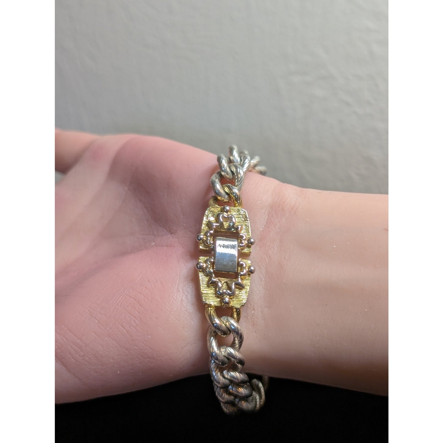 RARE FIND! Vintage Signed Oscar De La Renta Two Tone Chunky Chain Link Bracelet