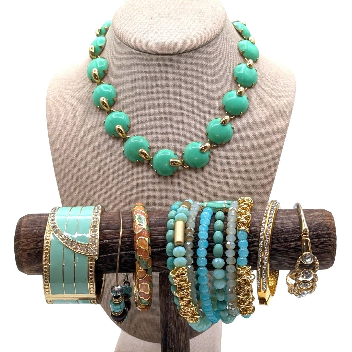 Lot of Seven Mint Gold Tone Coordinating Jewelry Pieces 1 Necklace & 6 Bracelets
