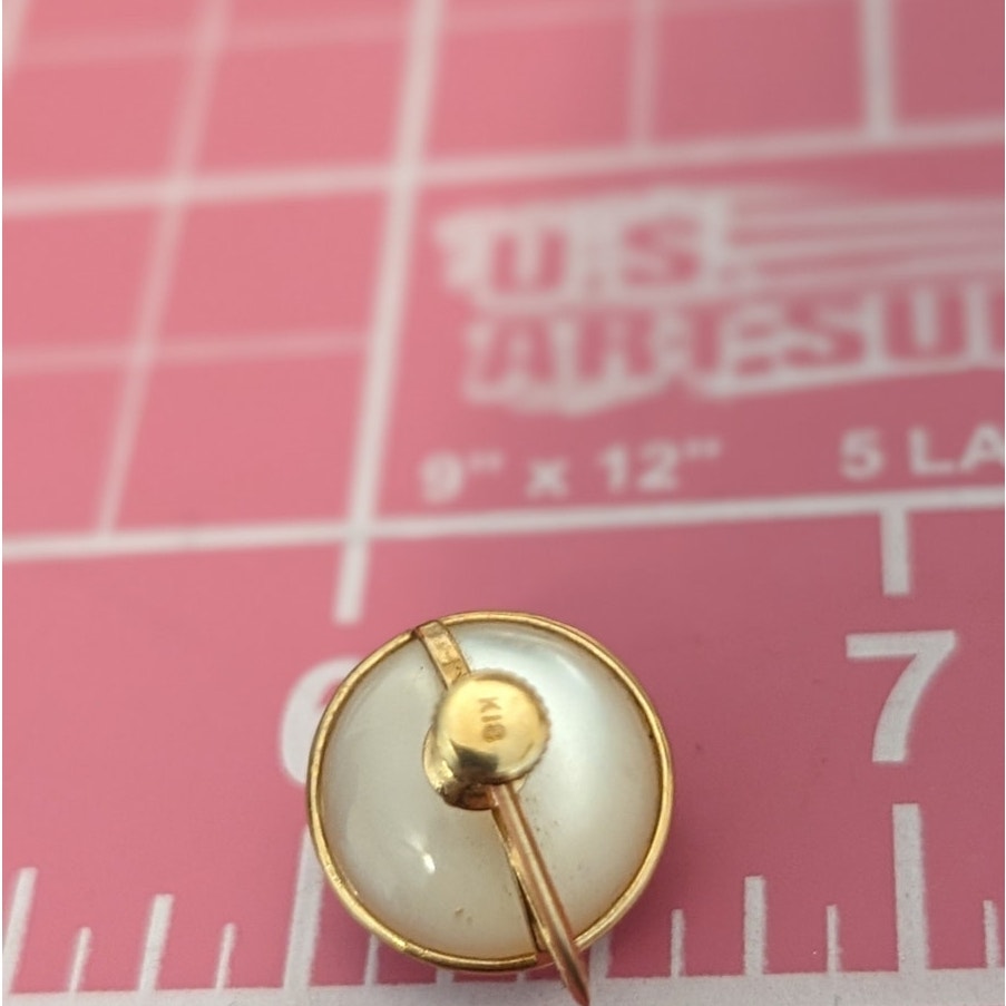 Vintage 18k Yellow Gold 15mm Mabe Pearl Screw Back Timeless Earrings