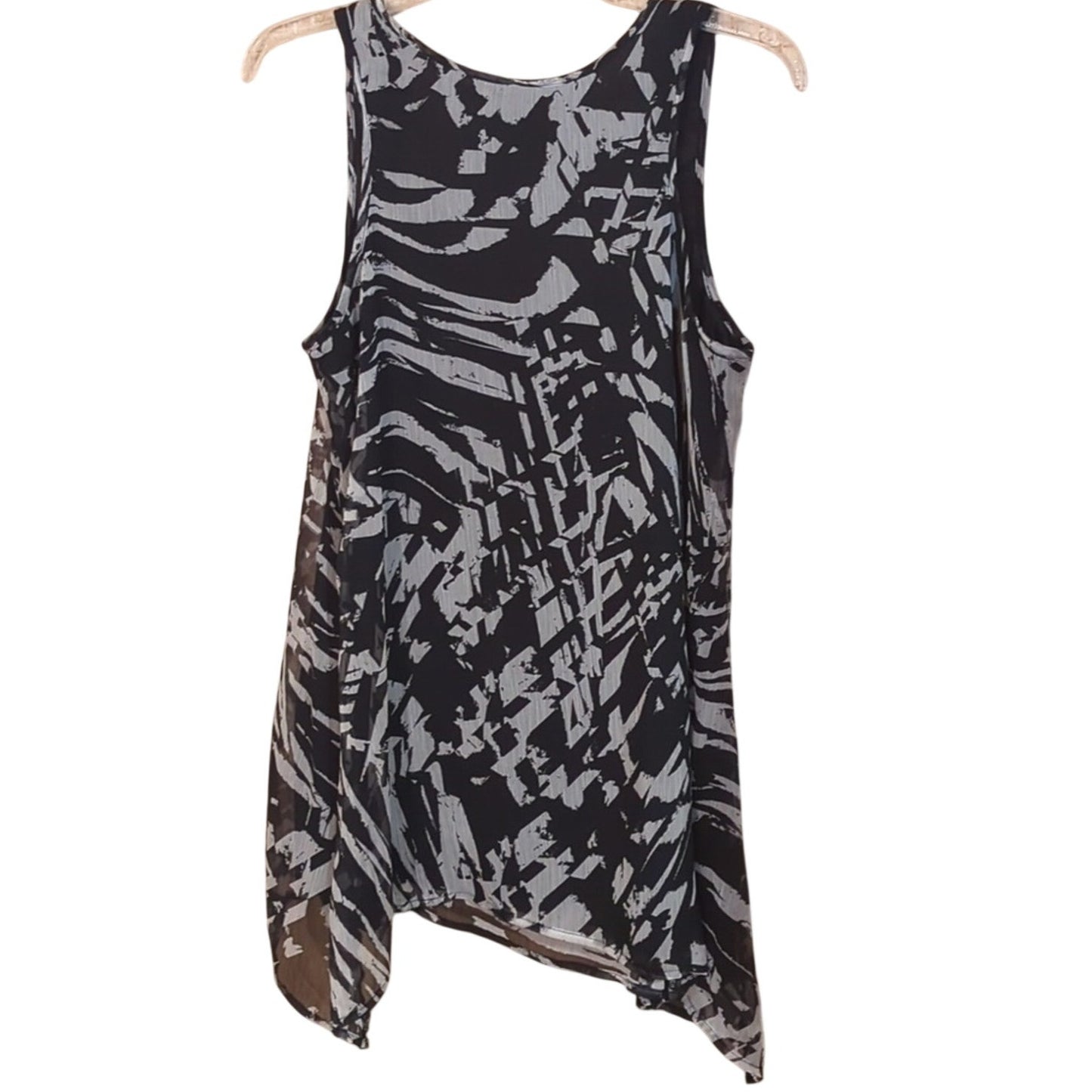 CUPIO Sleeveless Blouse Black/White Geometric Print Sharkbite Hem Women's Size M