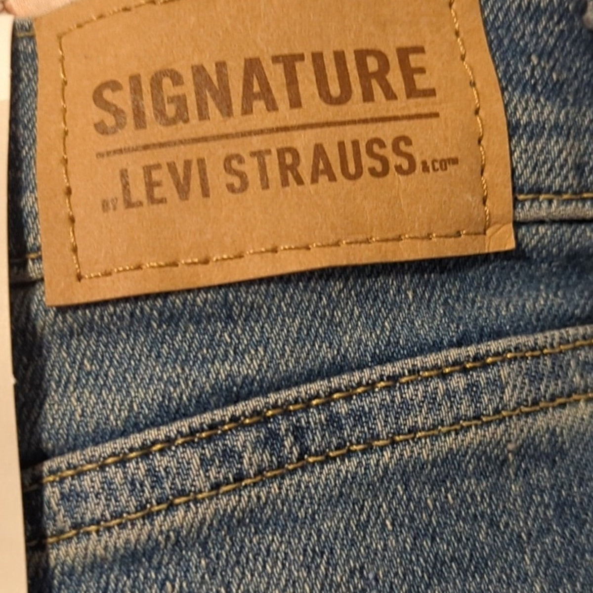Levi's Signature NWT High Rise Straight Stretch Distressed Jean Women's Size 16