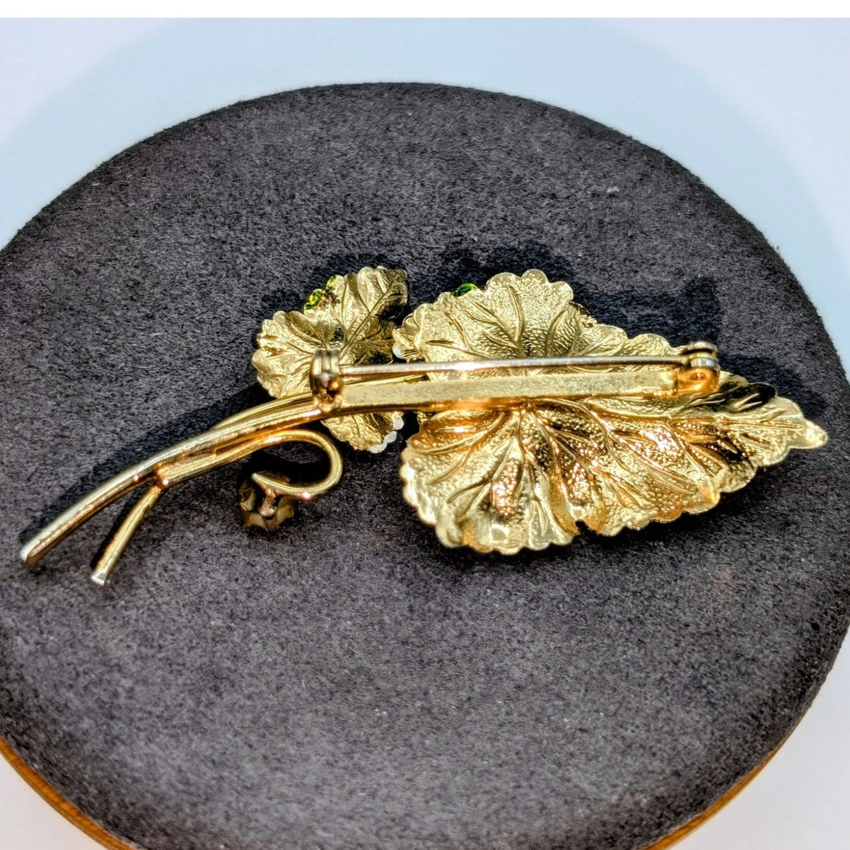 Vintage Green Enamel Leaf Gold Tone Pearl Brooch