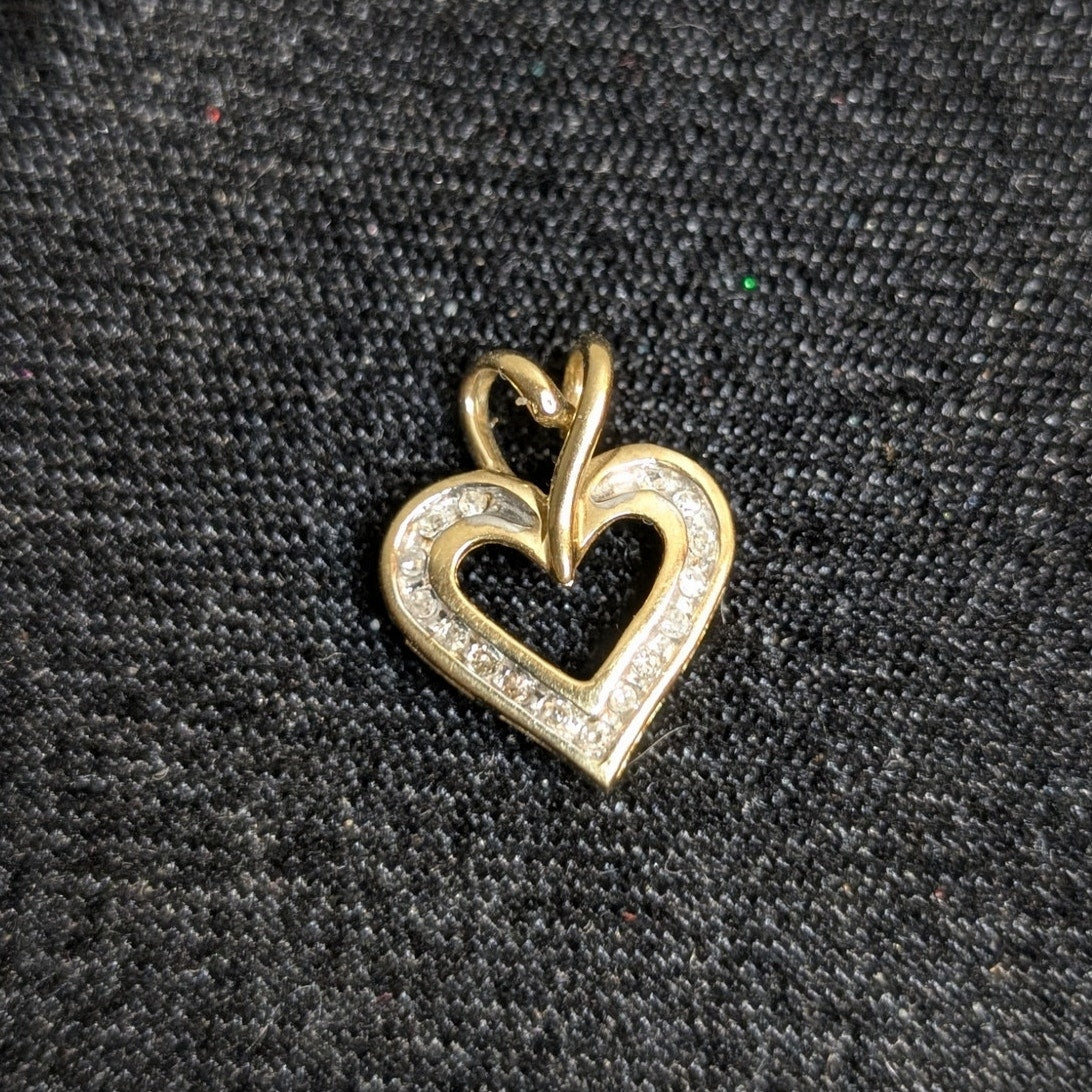 Vintage Solid 10K Yellow Gold 0.08 Carat Total Weight Diamond Heart Pendant