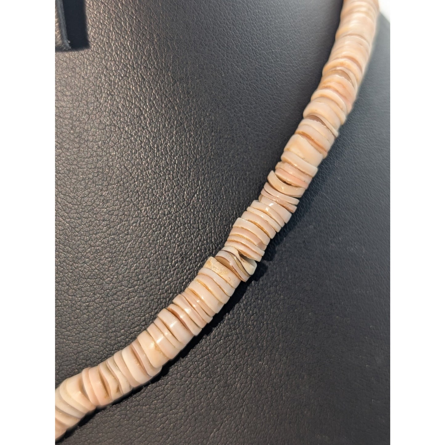 Vintage Cream Beige White Heishi Bead W/ Heart Shell Pendant 16" Choker Necklace