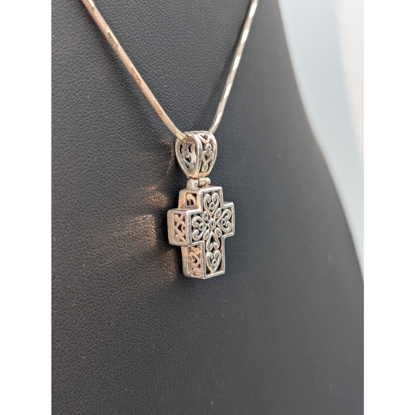 925 Sterling Silver Chunky Filigree Articulated Cross Pendant Chain 16" Necklace