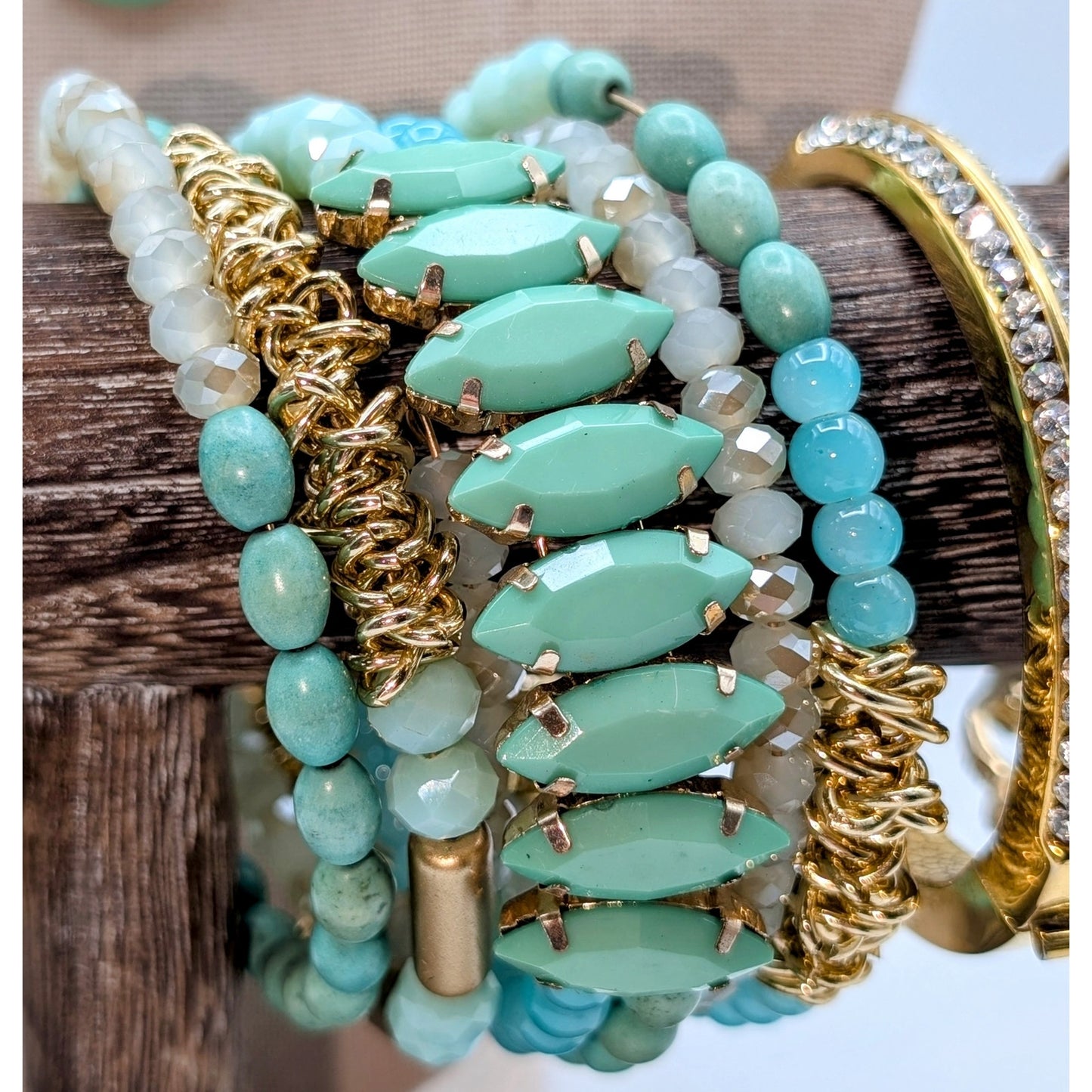 Lot of Seven Mint Gold Tone Coordinating Jewelry Pieces 1 Necklace & 6 Bracelets