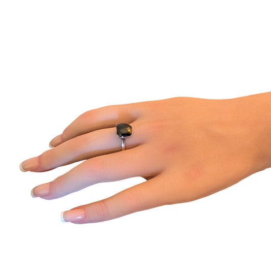 Vintage 925 Sterling Bezel Set Black Stone 'Apple' Ring Size 7.25