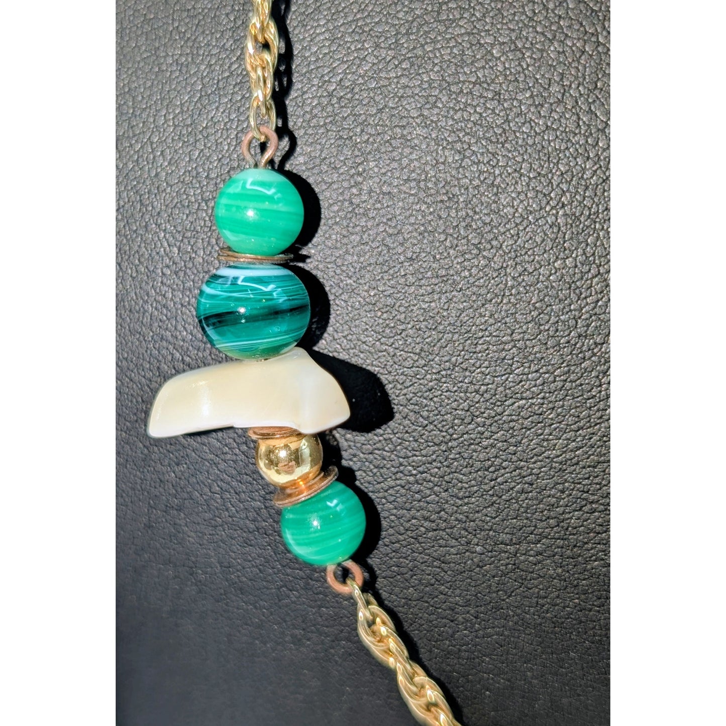 VTG Gold Tone Malachite Beaded Mother of Pearl Chip Station Chain 32" Necklace