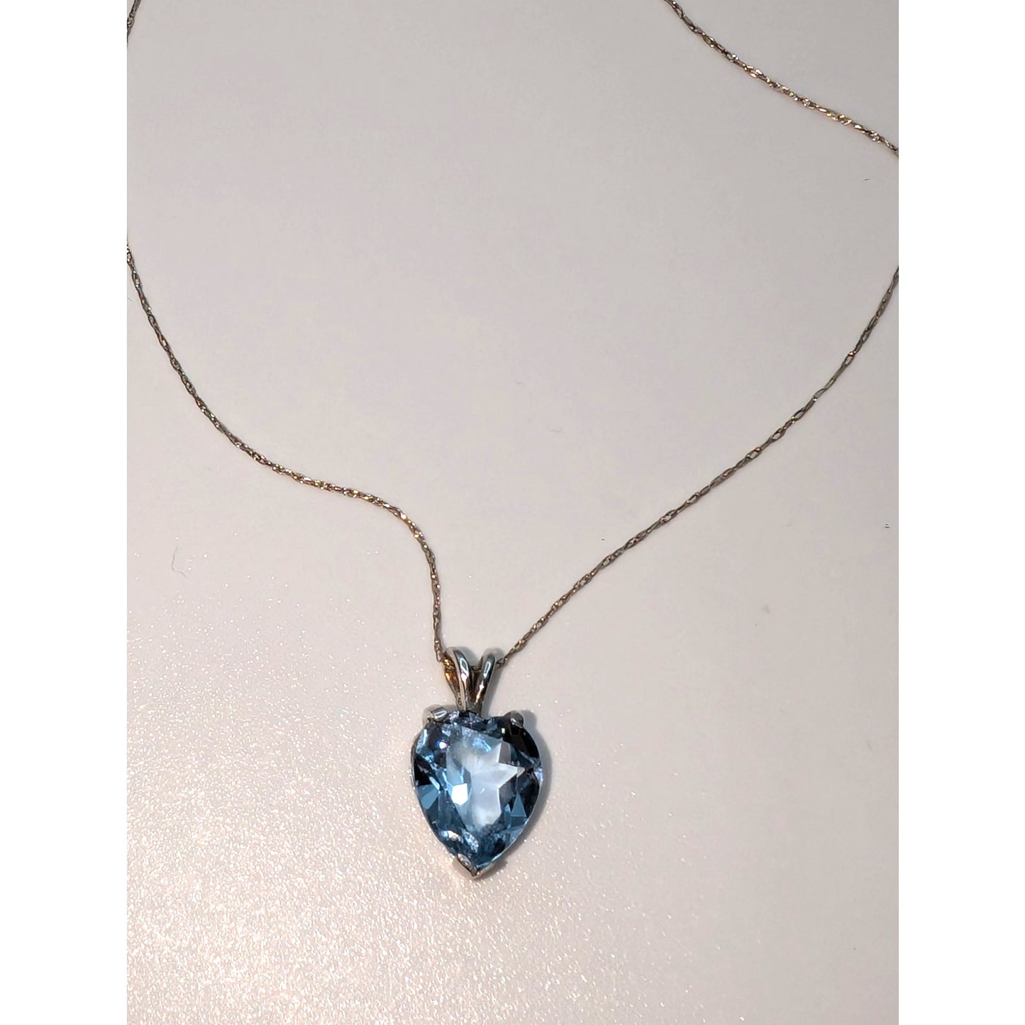 10k White Gold Tests as Aquamarine Heart Pendant (1.20g) 22" 10k Chain Necklace