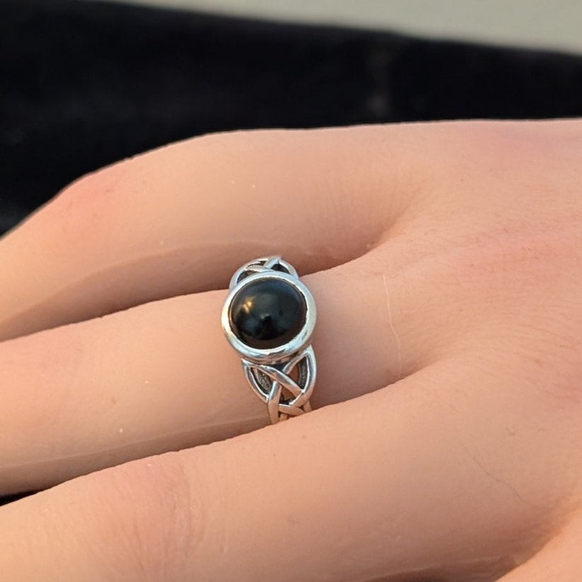 925 Sterling Celtic Knot Bezel Set Round Black Onyx Solitaire Ring Sz 8.5