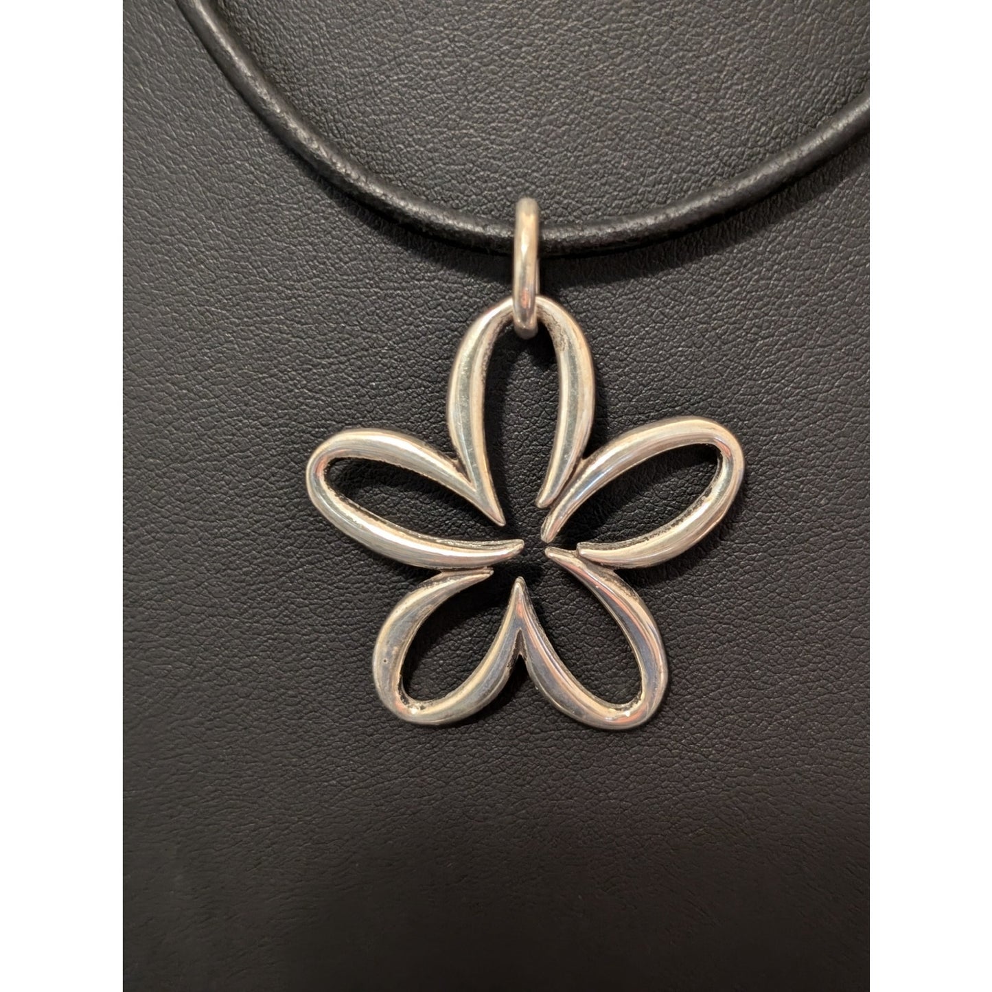 Rare Retired James Avery Sterling Silver Open Daisy Flower Pendant Cord Necklace