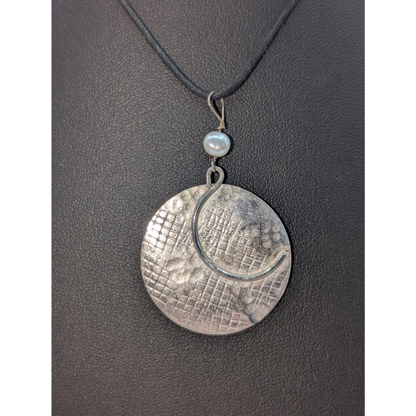 Vtg 925 Sterling Silver Corded Pearl Hammered Disk Pendant 15" Boho Necklace