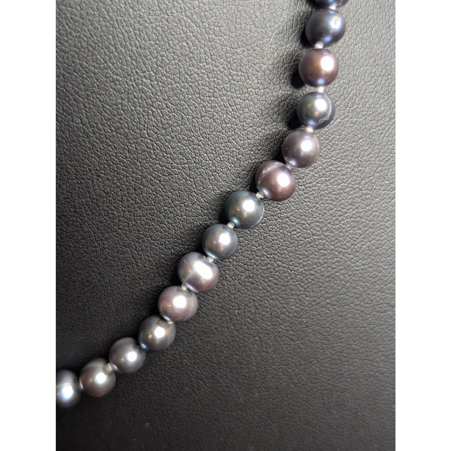 JCM 10K Yellow Gold Hand Knotted Blue Lavender Genuine Freshwater 17.5" Pearls