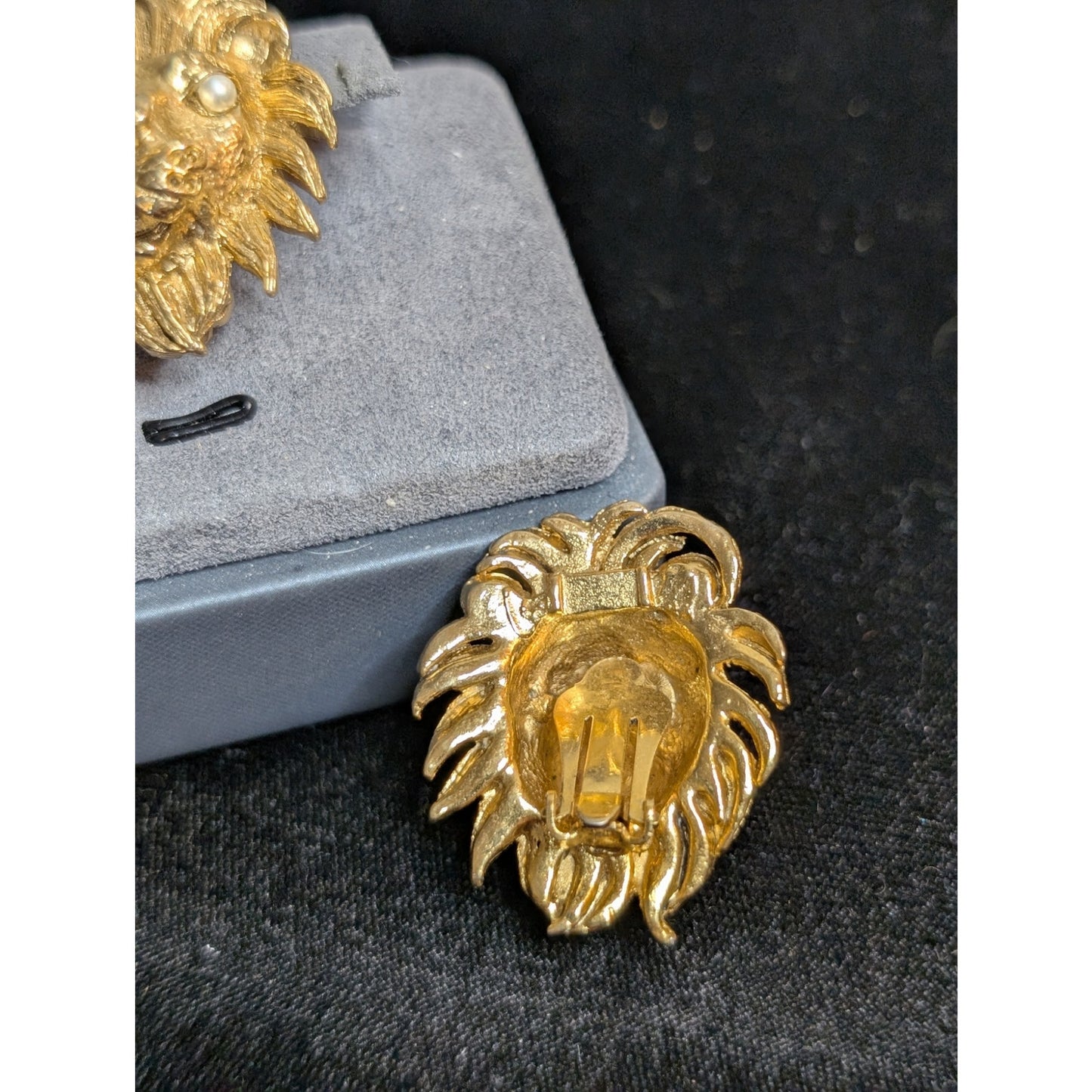 Vintage Gold Tone Pearl Eye Lion Head Clip On Earrings