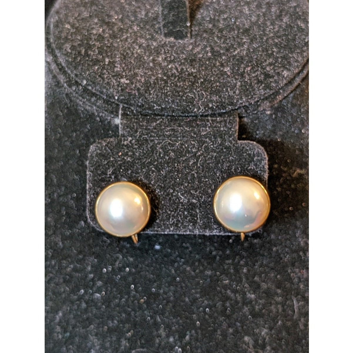 Vintage 18k Yellow Gold 15mm Mabe Pearl Screw Back Timeless Earrings