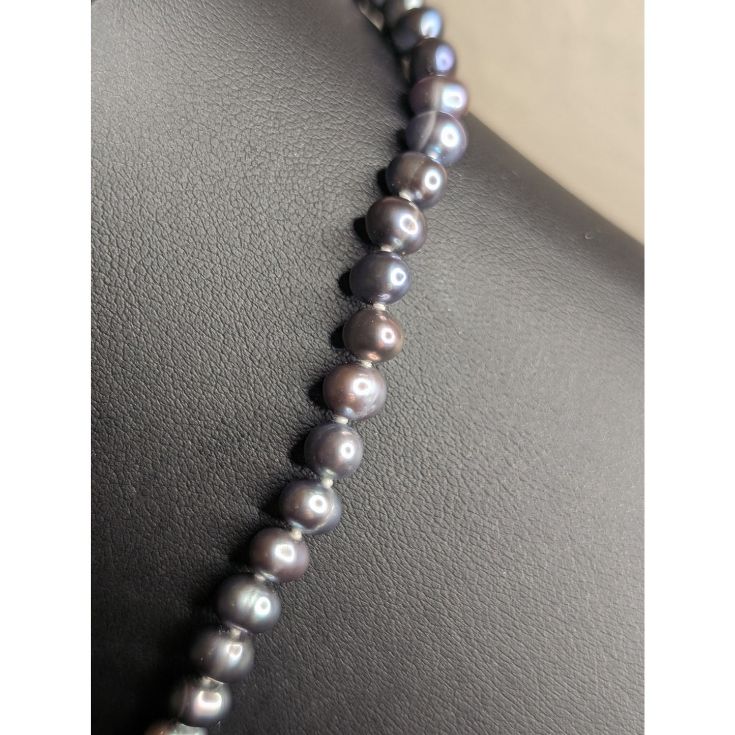 JCM 10K Yellow Gold Hand Knotted Blue Lavender Genuine Freshwater 17.5" Pearls