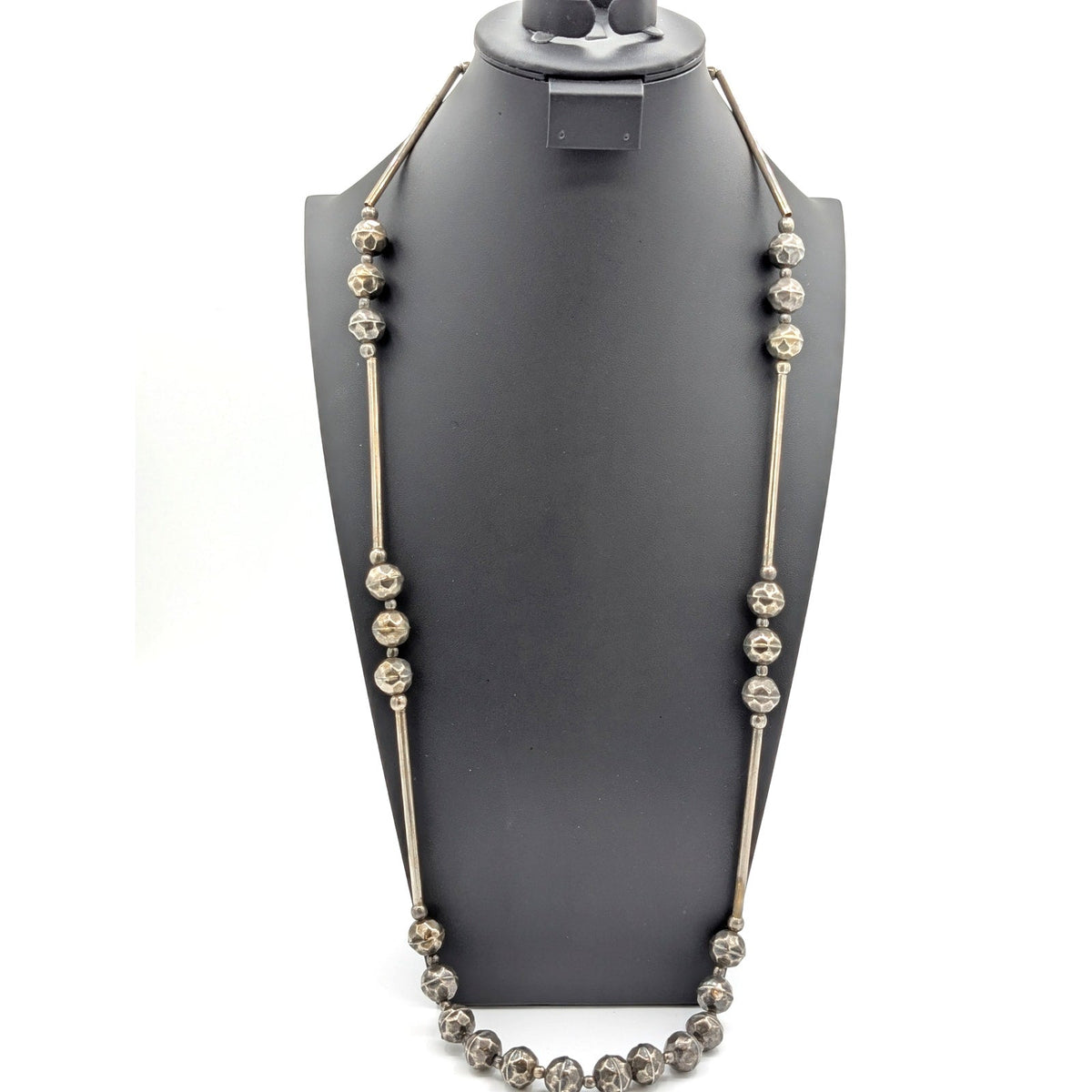 Vintage Hammered Round and Long Rod Bead Barrel Clasp Silver Tone Necklace