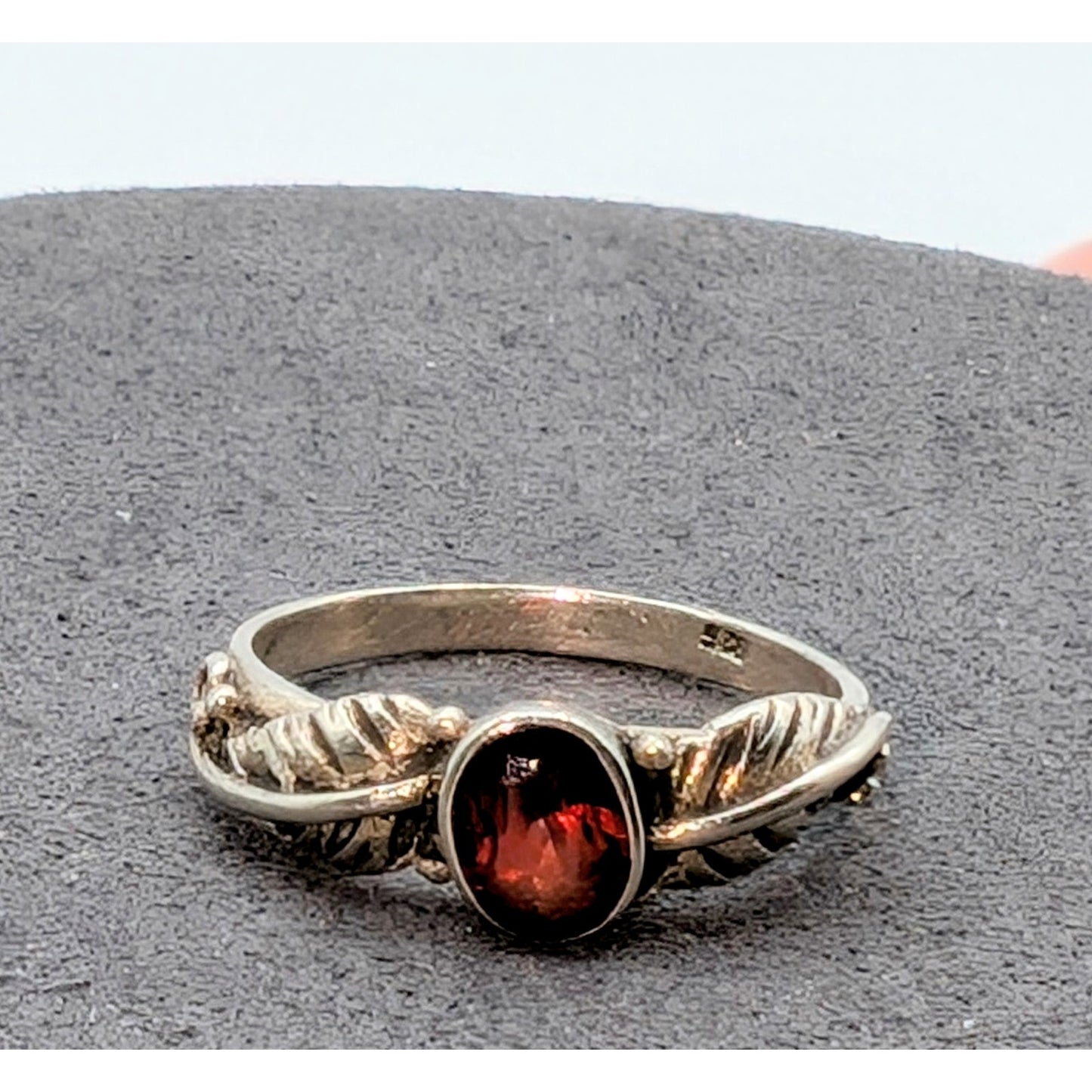 Vintage 925 Sterling Silver Garnet Leaf Ring Size 4.75