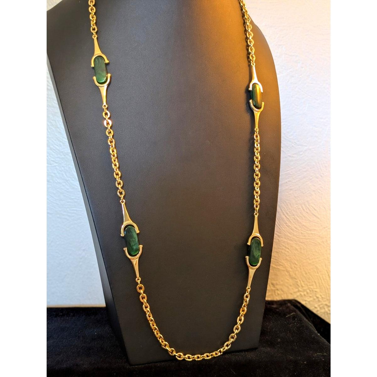 Vintage Gold Tone Chain W/ Green Acrylic Bead Articulated Station Long Necklace