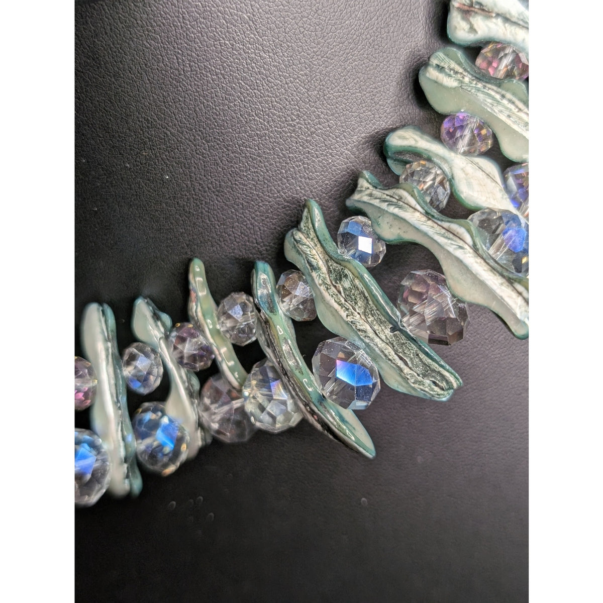 Green Shell AB Faceted Glass Crystal Bead Silver Tone Collar 16"-18" Necklace