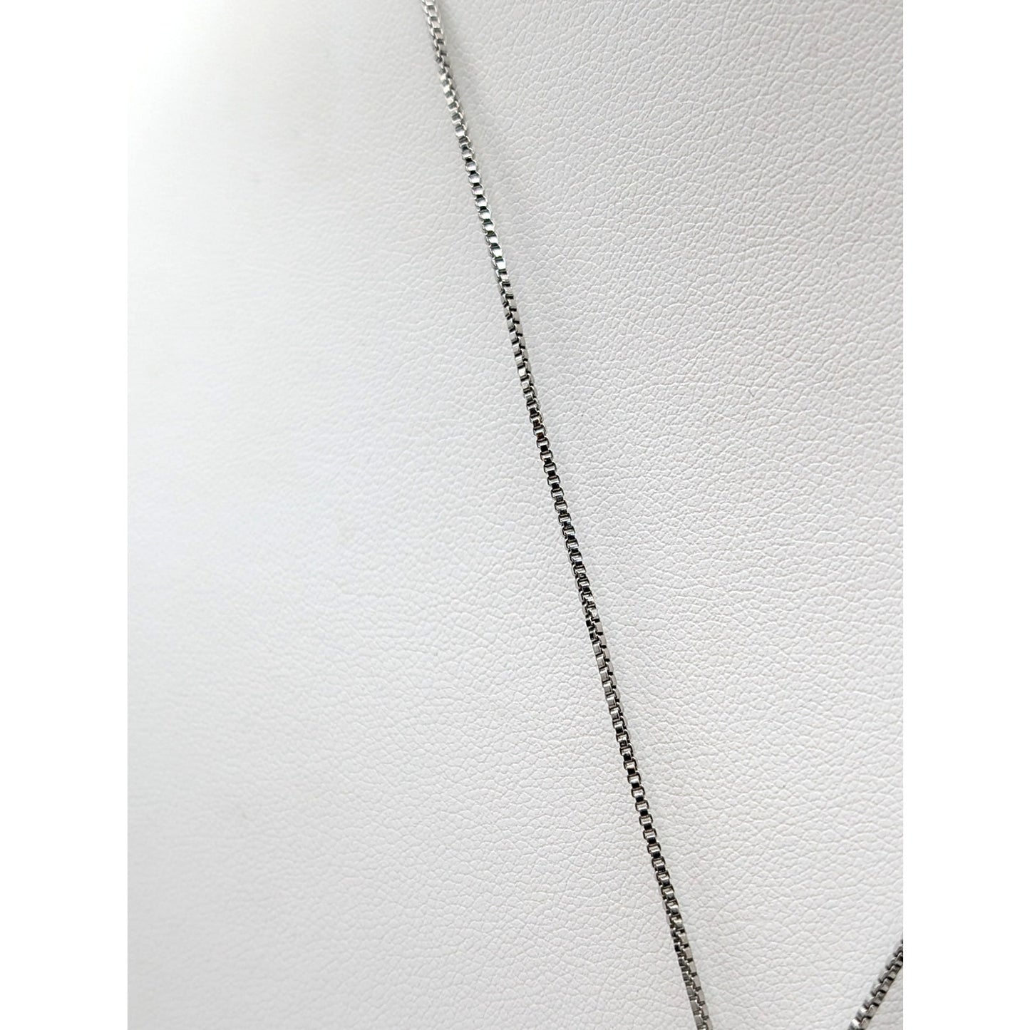 Gorham 925 Sterling "Footprints in the Sand" Heart Pendant Box Chain Necklace