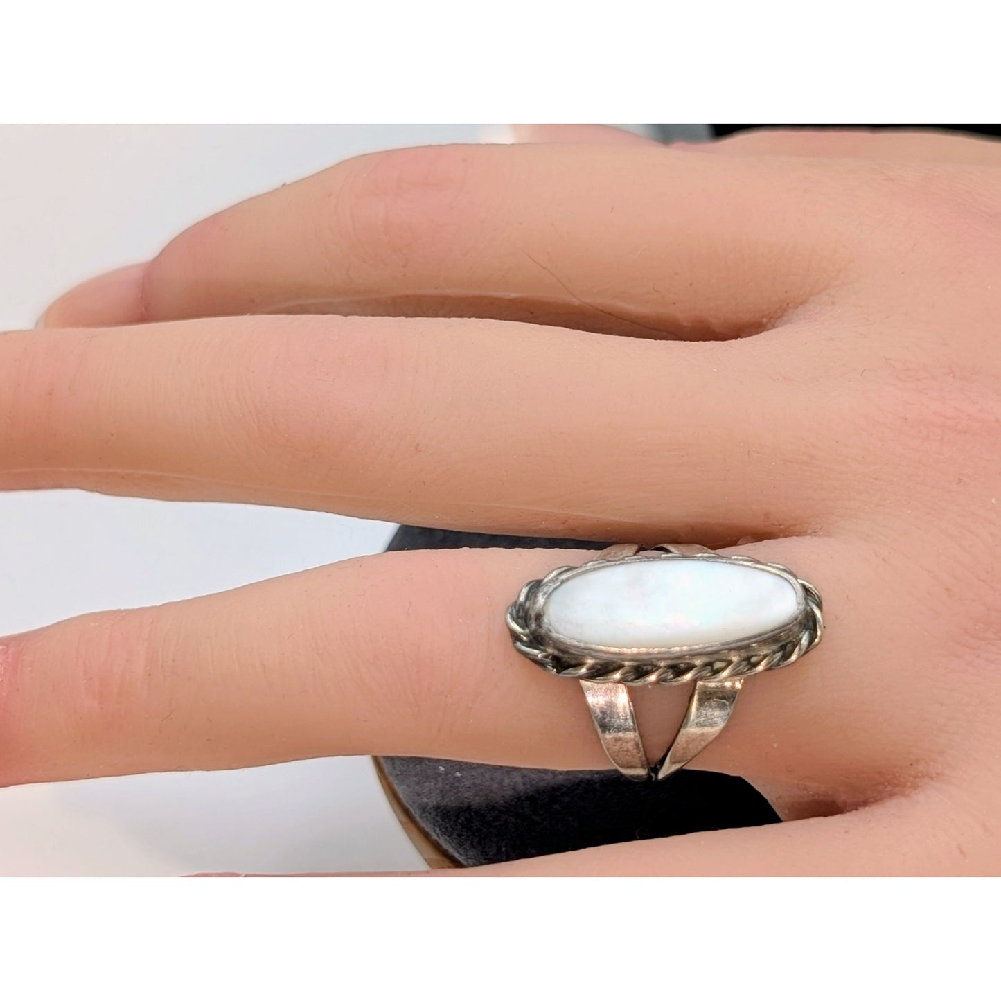 Vtg Southwestern Oblong Mother of Pearl Split Shank 925 Sterling Ring Size 5.75