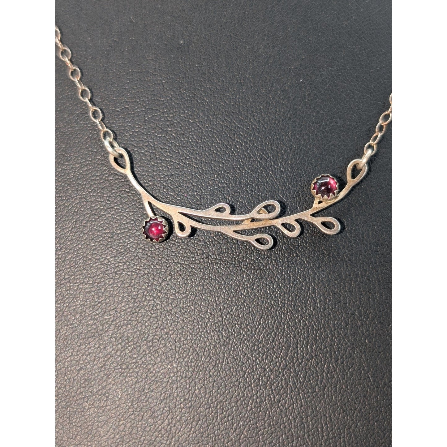 Vintage 925 Sterling Silver (Except Clasp) Burgundy Cabochon Leaf 18.5" Necklace